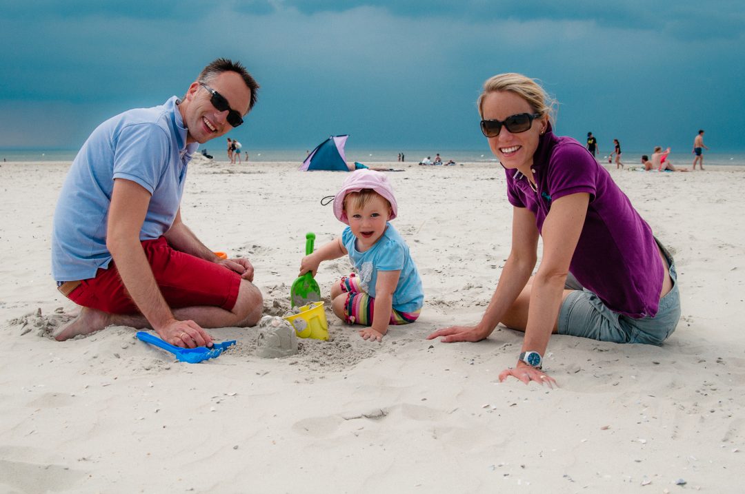 Strandurlaub-am-Nordseestrand-mit-Kind