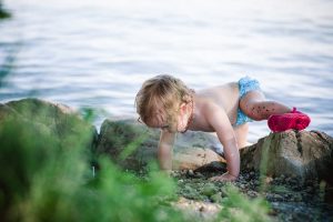 Wörthsee, kleine Entdeckerin