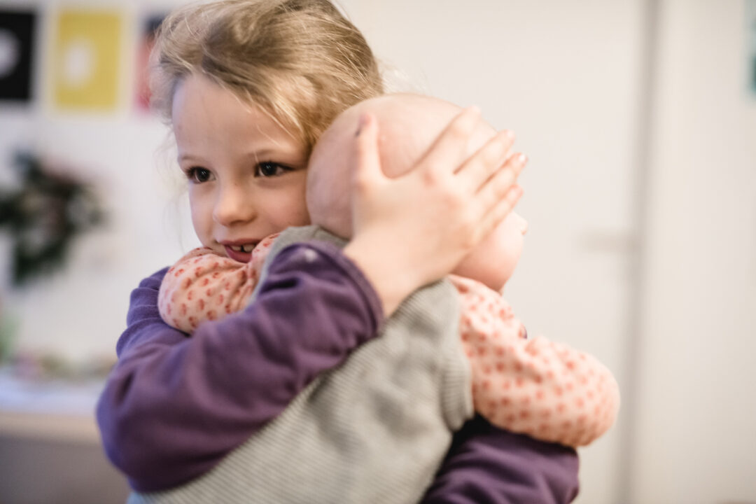 Neugeborenen Fotos mit Geschwistern - die große Liebe