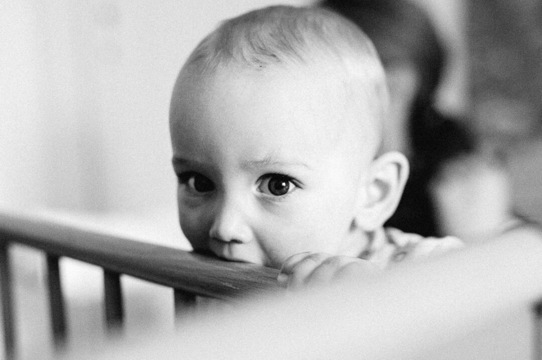 Manchmal ist das Leben zum in die Tischkante beißen (oder ins Holz des Kinderbettes)