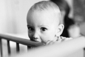 Manchmal ist das Leben zum in die Tischkante beißen (oder ins Holz des Kinderbettes)